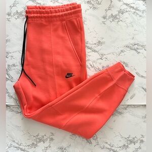 Nike Sportswear Tech Fleece Athletic Jogger Pants Coral FB8330 Women’s Size XL